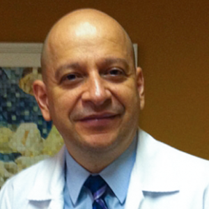 Dr. Claudio Regueyra